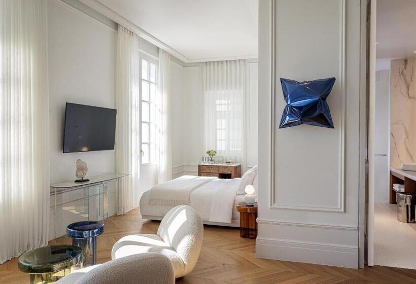 스위트, The Dolli At Acropolis, A Hotel To Live