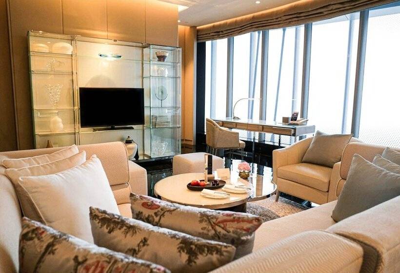 سوئیت با چشم‌انداز, J Hotel, Shanghai Tower   Above All Else, Overlooking The Bund