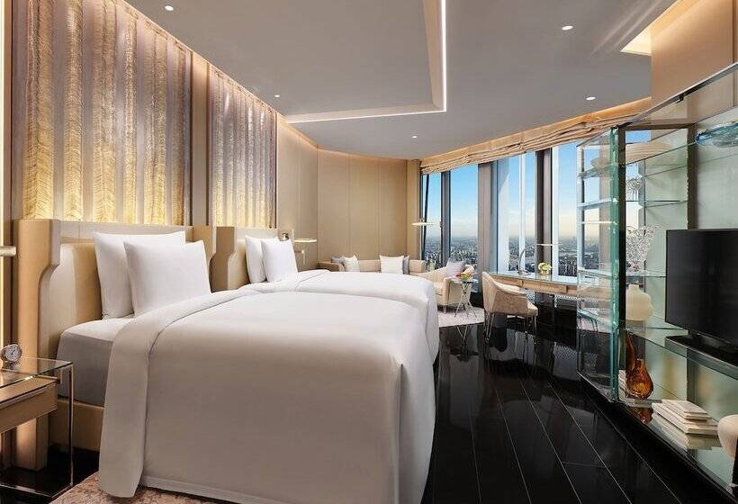 Номер Стандарт, J Hotel, Shanghai Tower   Above All Else, Overlooking The Bund