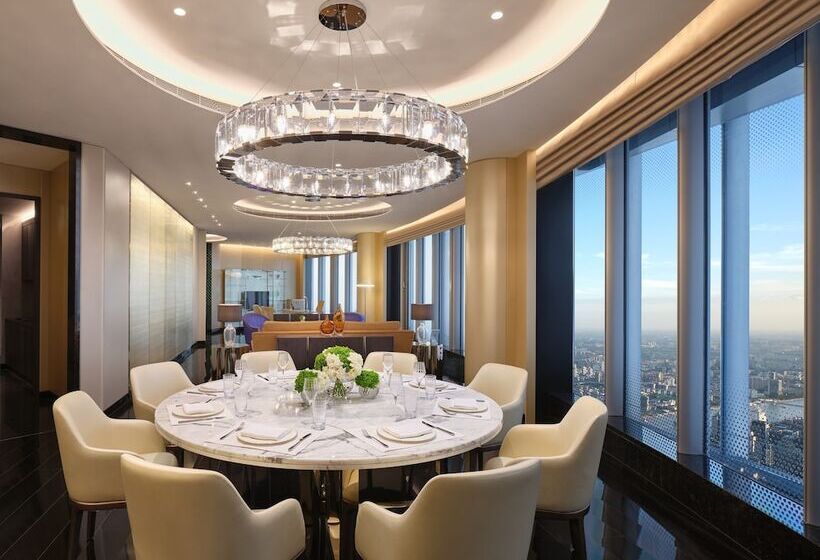 Люкс, J Hotel, Shanghai Tower   Above All Else, Overlooking The Bund