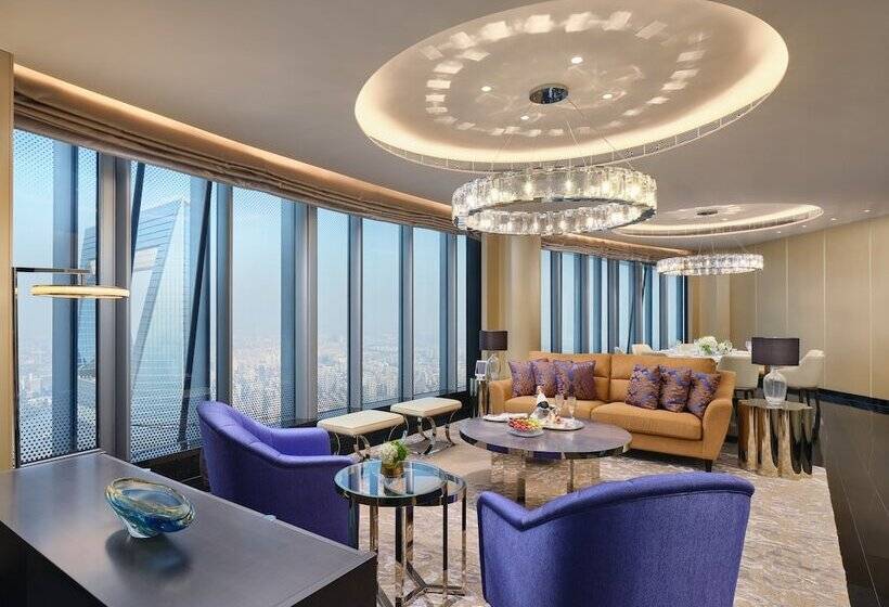 Люкс, J Hotel, Shanghai Tower   Above All Else, Overlooking The Bund