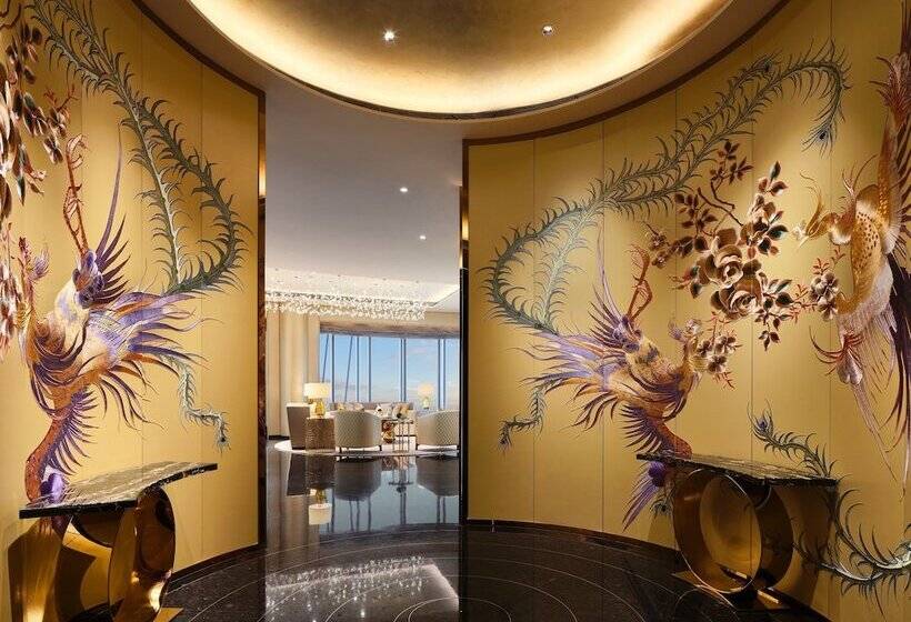 Люкс, J Hotel, Shanghai Tower   Above All Else, Overlooking The Bund