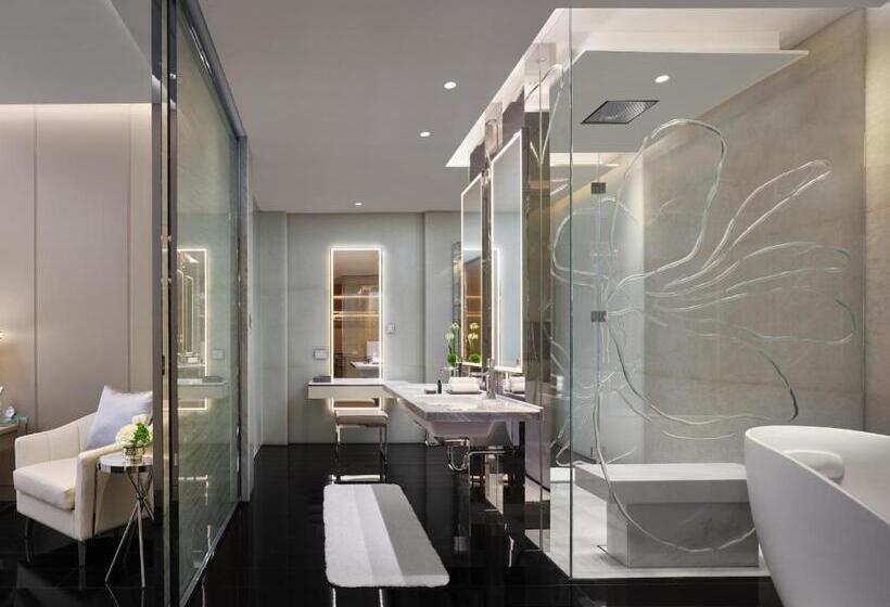 Люкс с Видом, J Hotel, Shanghai Tower   Above All Else, Overlooking The Bund