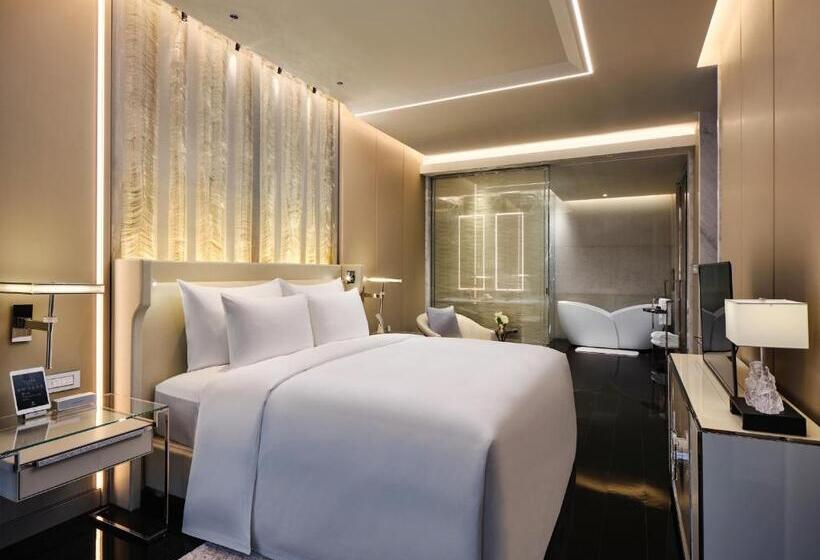 سوئیت با چشم‌انداز, J Hotel, Shanghai Tower   Above All Else, Overlooking The Bund