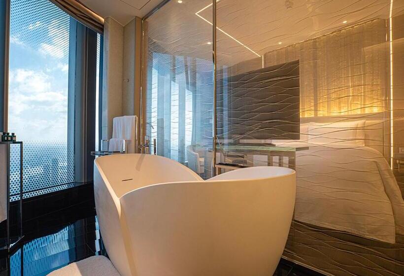 Люкс Вид на Реку, J Hotel, Shanghai Tower   Above All Else, Overlooking The Bund