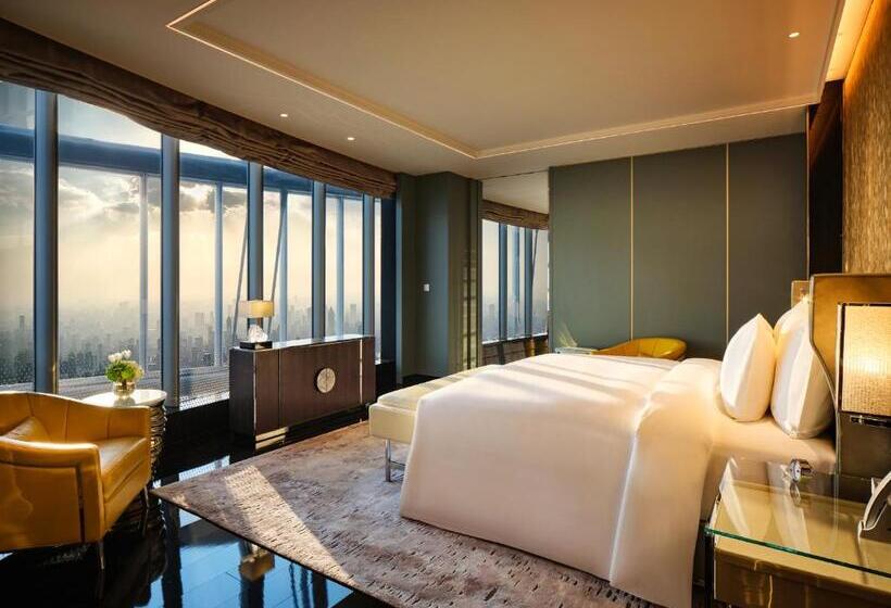 Люкс, J Hotel, Shanghai Tower   Above All Else, Overlooking The Bund