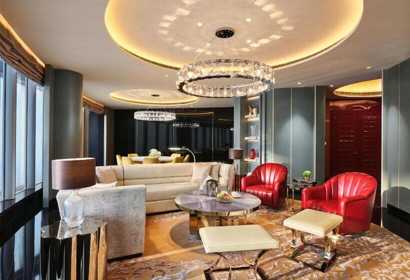 Люкс, J Hotel, Shanghai Tower   Above All Else, Overlooking The Bund