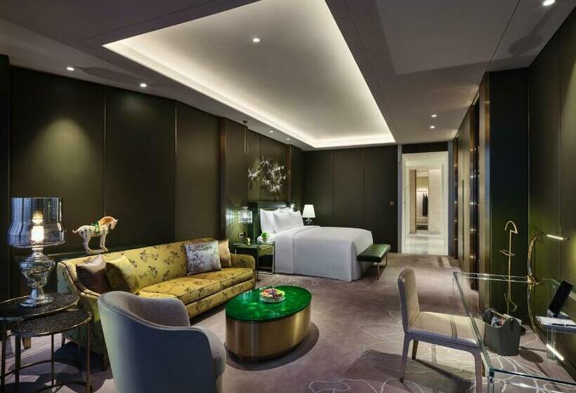 Номер Стандарт, J Hotel, Shanghai Tower   Above All Else, Overlooking The Bund