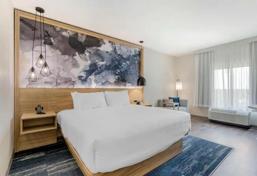 キングサイズベッドのスタンダードルーム, Best Western Plus Winter Haven Inn & Suites