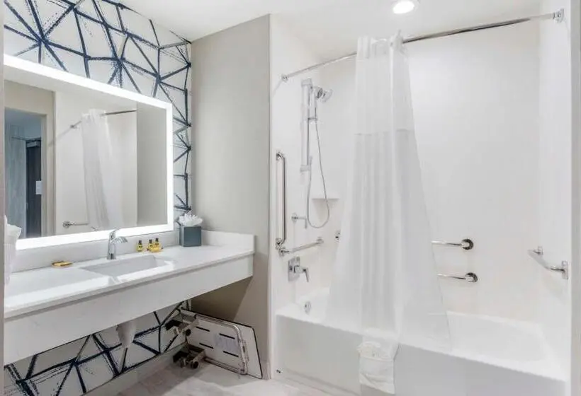 身障者適用キングサイズベッドルーム, Best Western Plus Winter Haven Inn & Suites