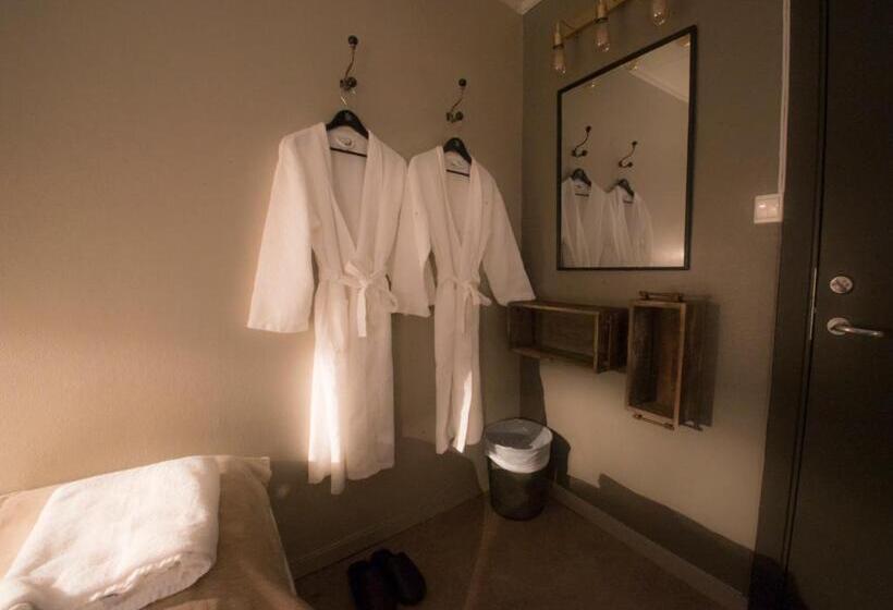 اتاق استاندارد با سرویس بهداشتی مشترک, Coal Miners’ Cabins