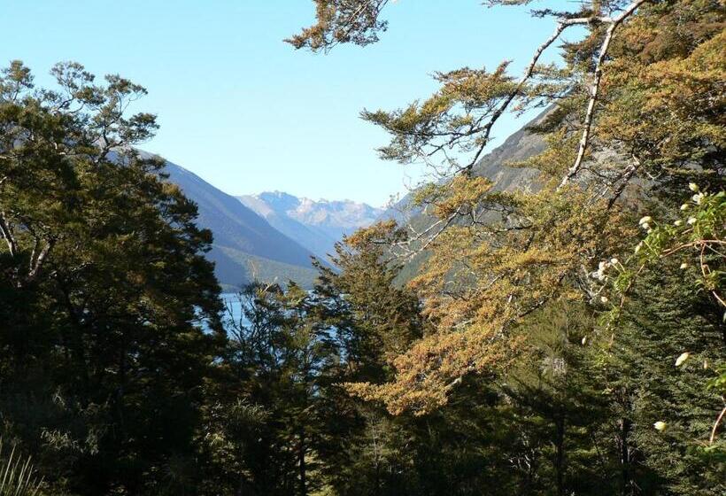 Трехместный Номер Стандарт Вид на Сад, Avarest Bed & Breakfast