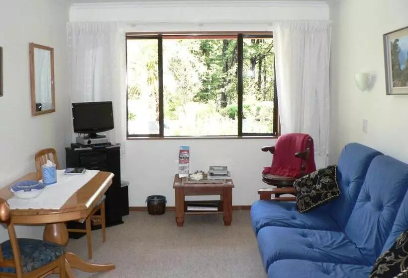 Standard Kolmen Hengen Huone Puutarhanäkymä, Avarest Bed & Breakfast