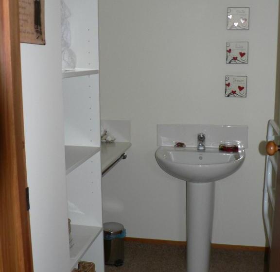 Трехместный Номер Стандарт Вид на Сад, Avarest Bed & Breakfast