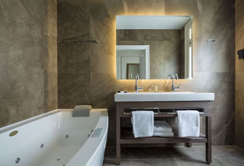 جناح ديلوكس, 3 Sixty Hotel & Suites