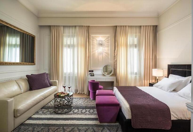 سوییت جونیور لوکس, 3 Sixty Hotel & Suites