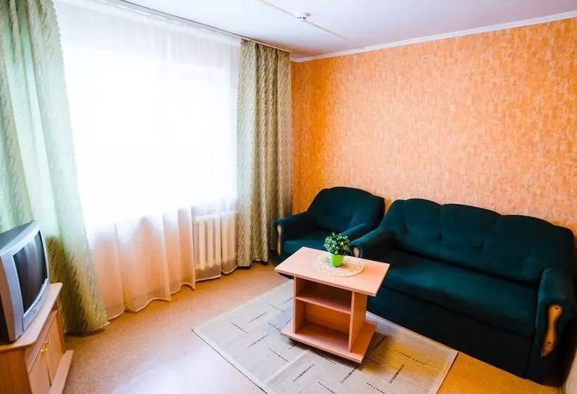 Habitación Triple Estándar, Algorithm