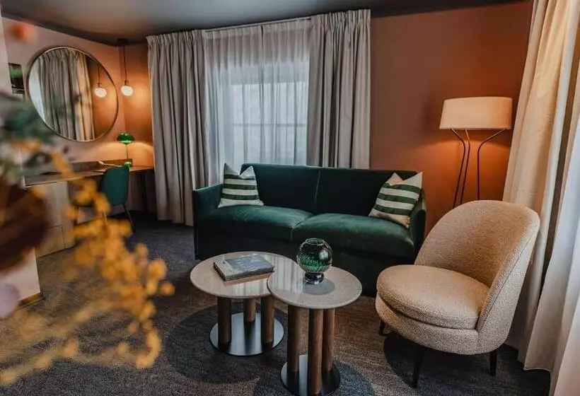 سوئیت جونیور با چشم‌انداز کوهستان, Funken Lodge