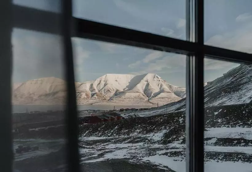 سوییت با چشم‌انداز کوه, Funken Lodge