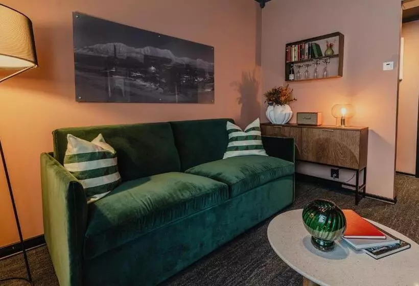 سوییت با چشم‌انداز کوه, Funken Lodge