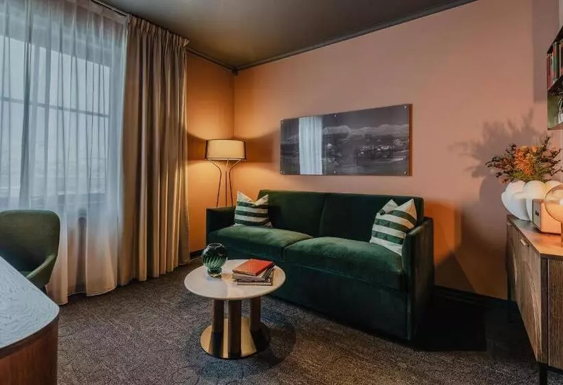 سوییت با چشم‌انداز کوه, Funken Lodge