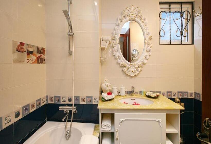 اتاق لوکس خانوادگی, Hanoi Hotel Royal