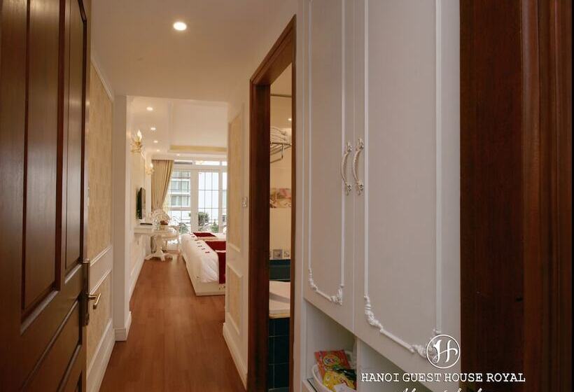 اتاق لوکس سه تخته, Hanoi Hotel Royal