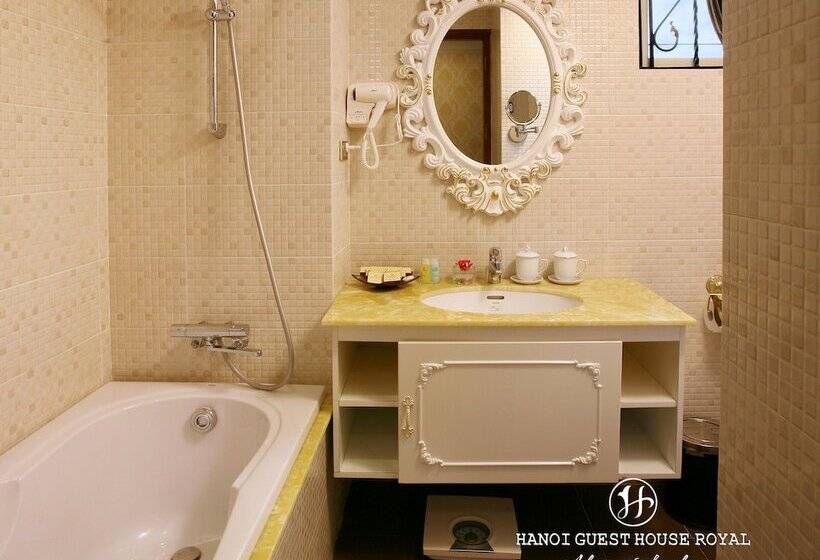 اتاق لوکس سه تخته, Hanoi Hotel Royal