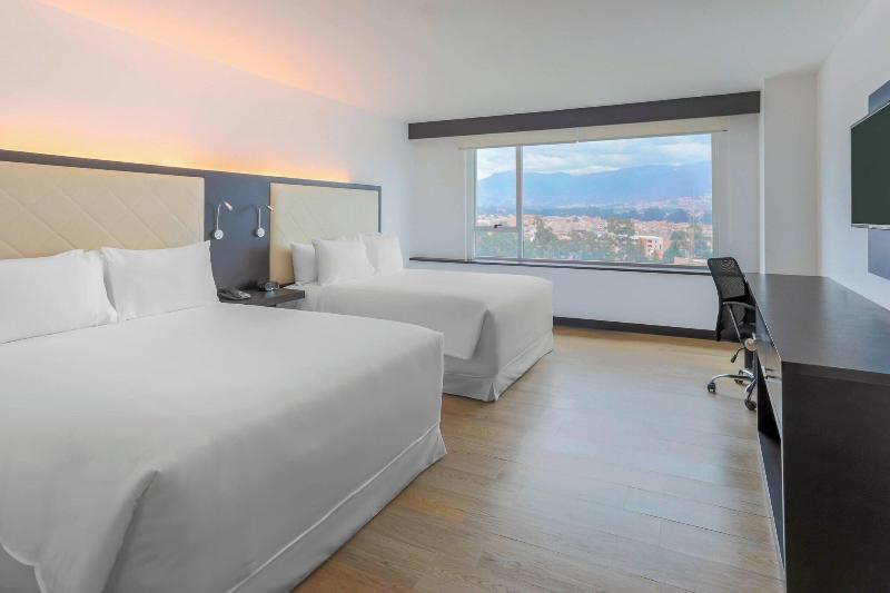 اتاق اجرایی, Hanoi Hotel Royal