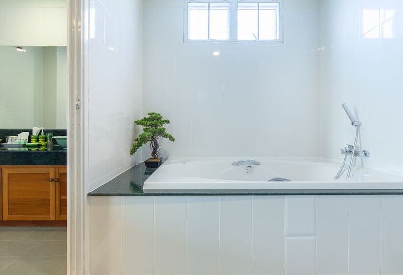 주니어 스위트, Kanchanaburi City Hotel   Sha Extra Plus