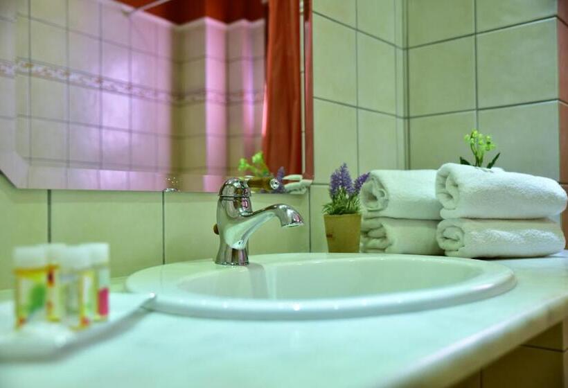 غرفة عائلية مطلّة علي حمام السباحة, Mont Helmos