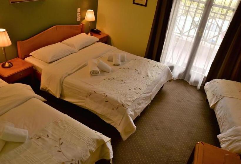 جناح عائلي, Mont Helmos