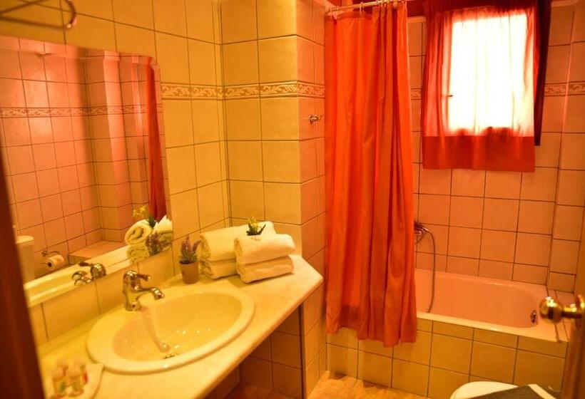 جناح عائلي, Mont Helmos