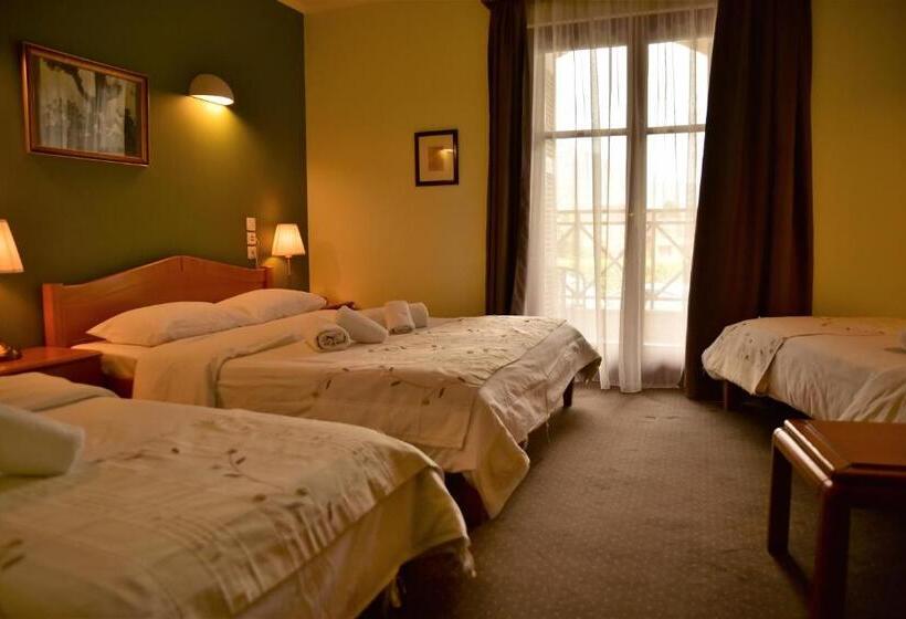 غرفة عائلية مطلّة علي حمام السباحة, Mont Helmos