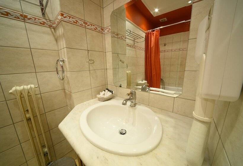 جناح عائلي, Mont Helmos