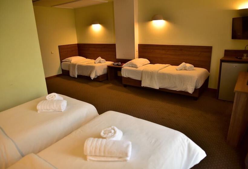 جناح عائلي, Mont Helmos