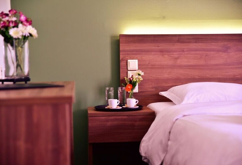 جناح عائلي, Mont Helmos