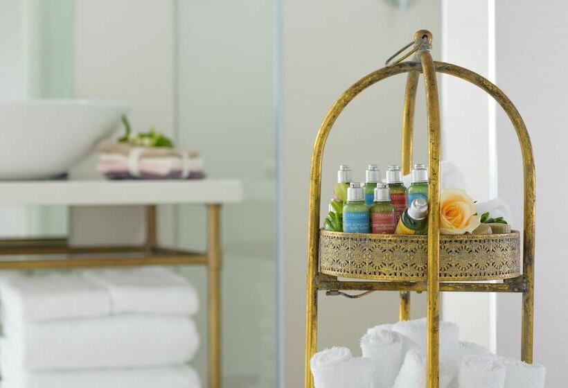 Deluxe Room, Rothschild 22