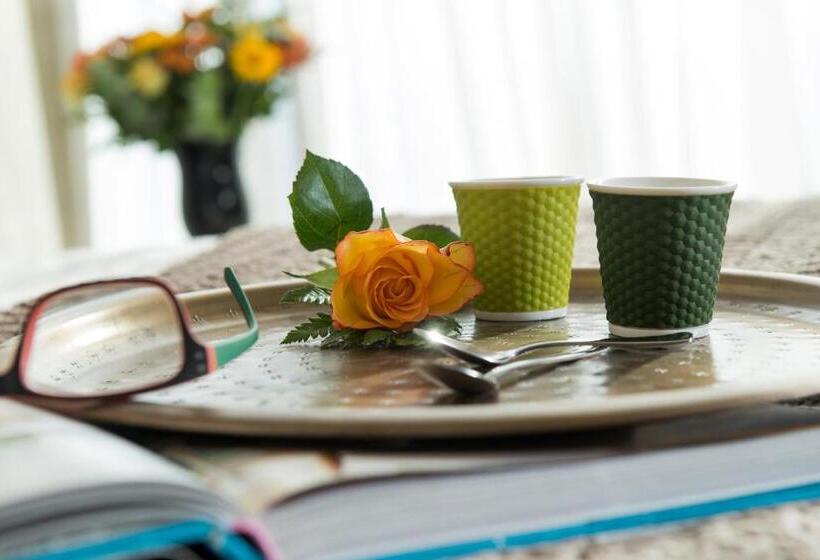 Deluxe Room, Rothschild 22