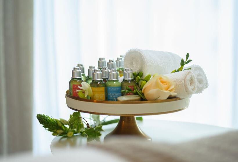 Executive Room, Rothschild 22