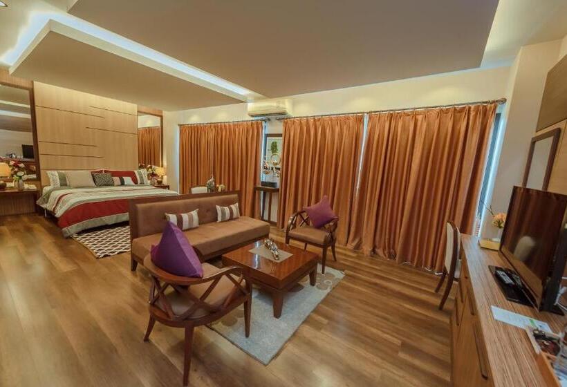 小型套房, The Pannarai