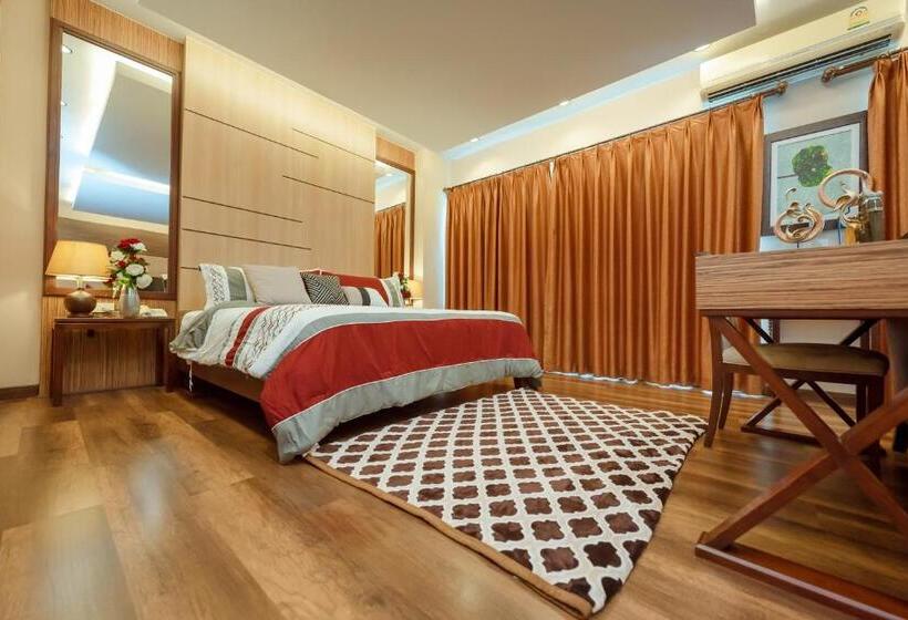 小型套房, The Pannarai