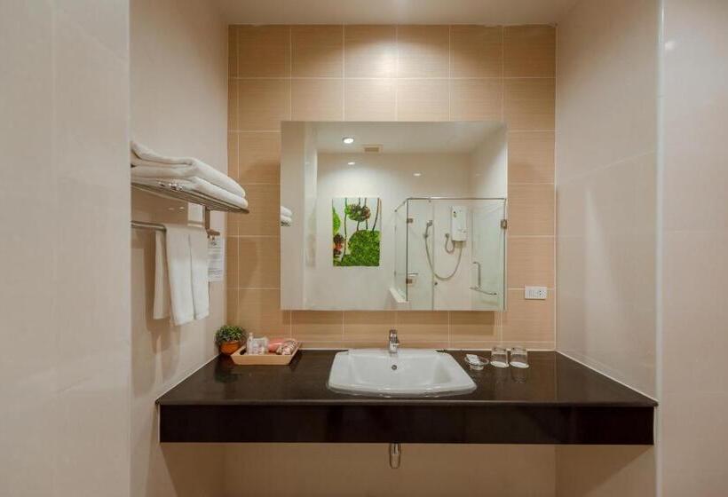 高级大房间, The Pannarai