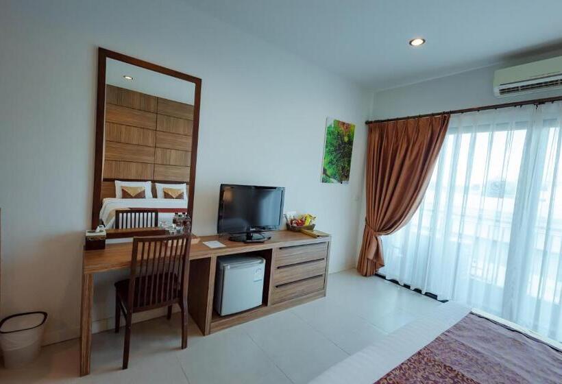 高级大房间, The Pannarai