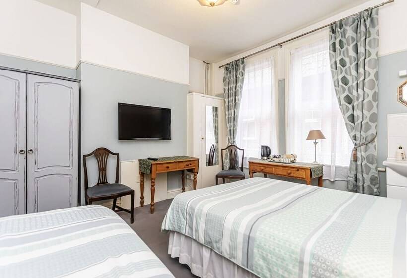 バスルーム共有のトリプルスタンダード, The Ravensbourne