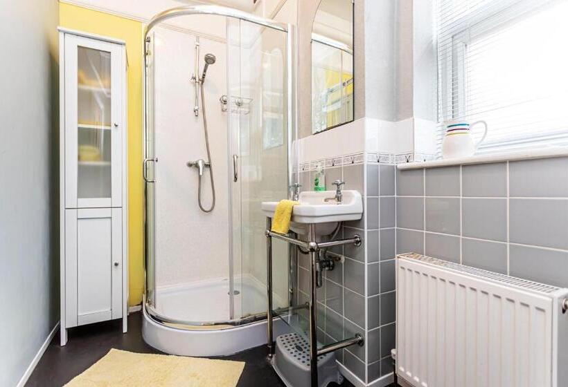 バス共有のスタンダードルーム, The Ravensbourne