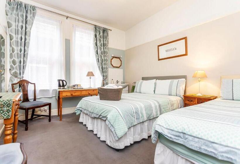 バスルーム共有のトリプルスタンダード, The Ravensbourne