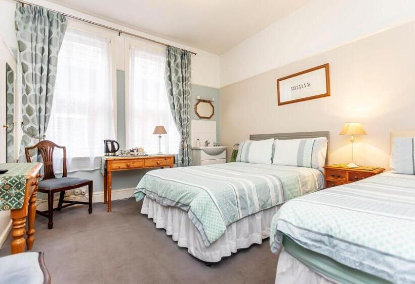 バスルーム共有のトリプルスタンダード, The Ravensbourne