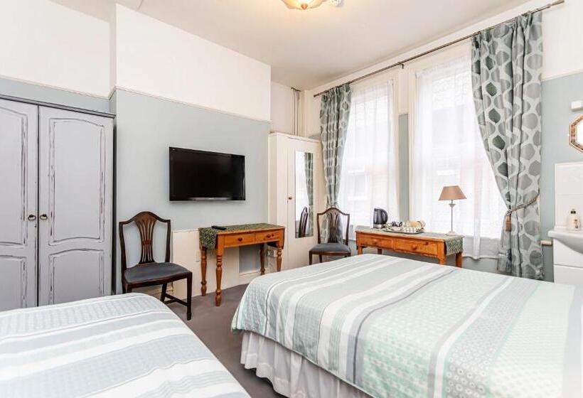 バスルーム共有のトリプルスタンダード, The Ravensbourne