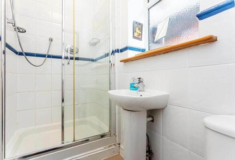 浴室共有スタンダード4人用ルーム, The Ravensbourne